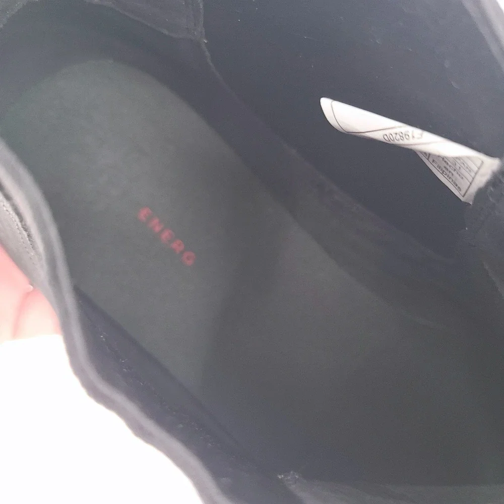 UGG sleek urban